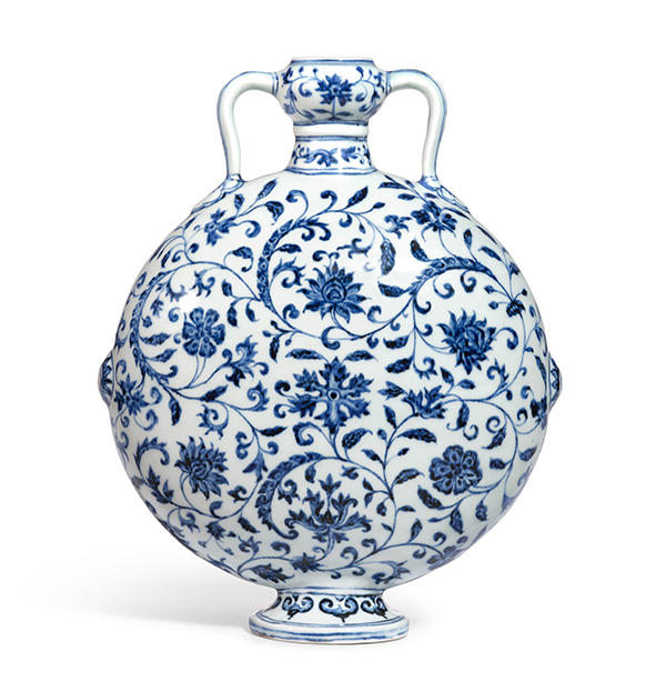 清乾隆 粉青釉淺浮雕五龍圖梅瓶 《大清乾隆年製》款A Superb and Possibly Unique Carved Celadon-Glazed 'Dragon' Vase, Meiping, Seal Mark and Period of Qianlong.jpg