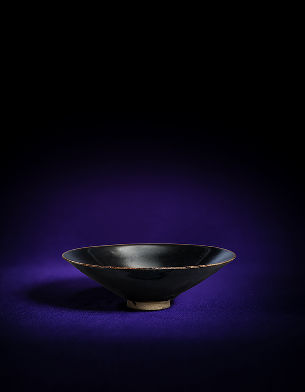 北宋 定窰黑釉描金盌An Extremely Rare and Important Gilt-Decorated Black-Glazed Dingyao Tea Bowl, Northern Song Dynasty .jpg
