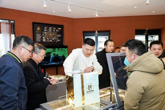 比奇鸟皇家牛排铜川路店盛大开业，全球甄选优质牛肉，广受消费者好评